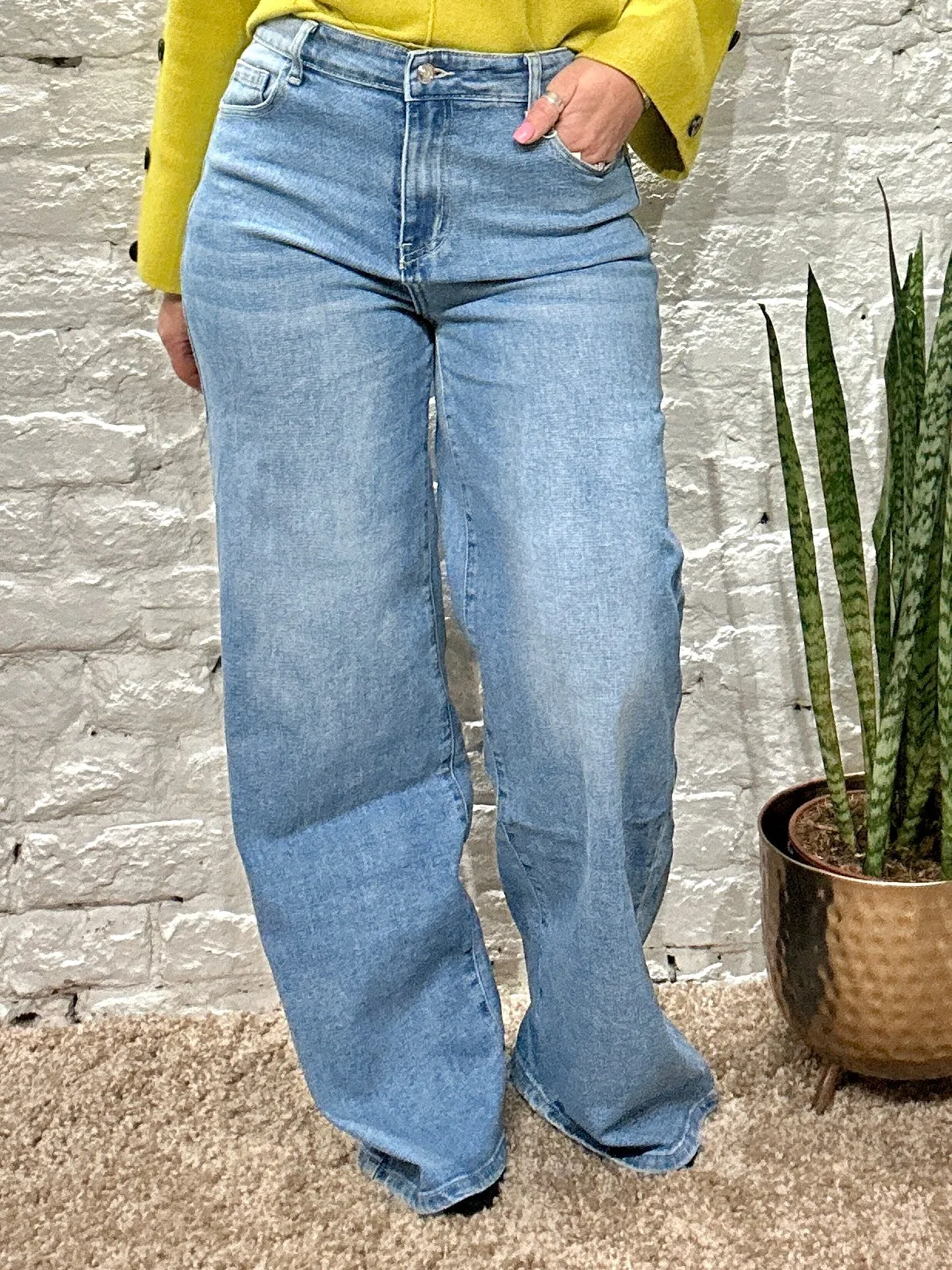 The Blue Berry Wide Leg Stretch Light Blue Jeans