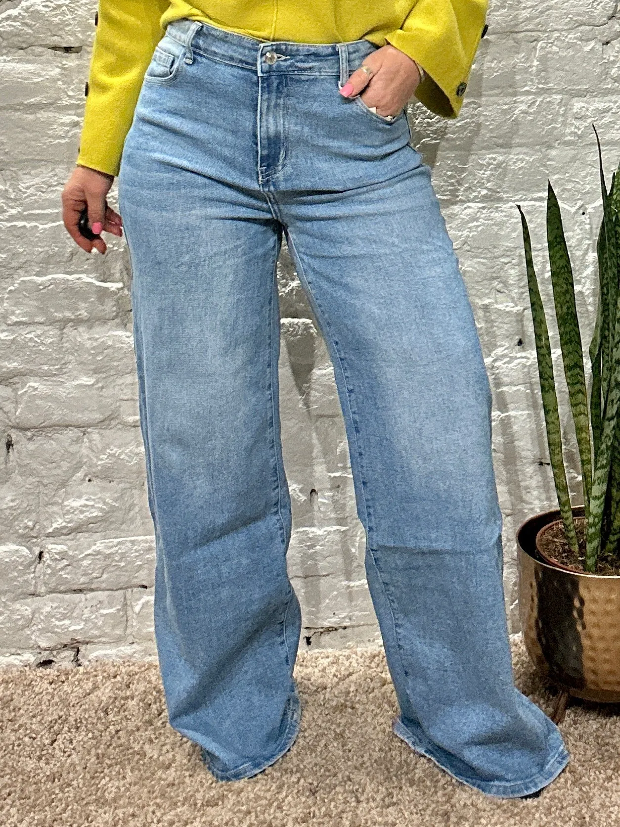The Blue Berry Wide Leg Stretch Light Blue Jeans